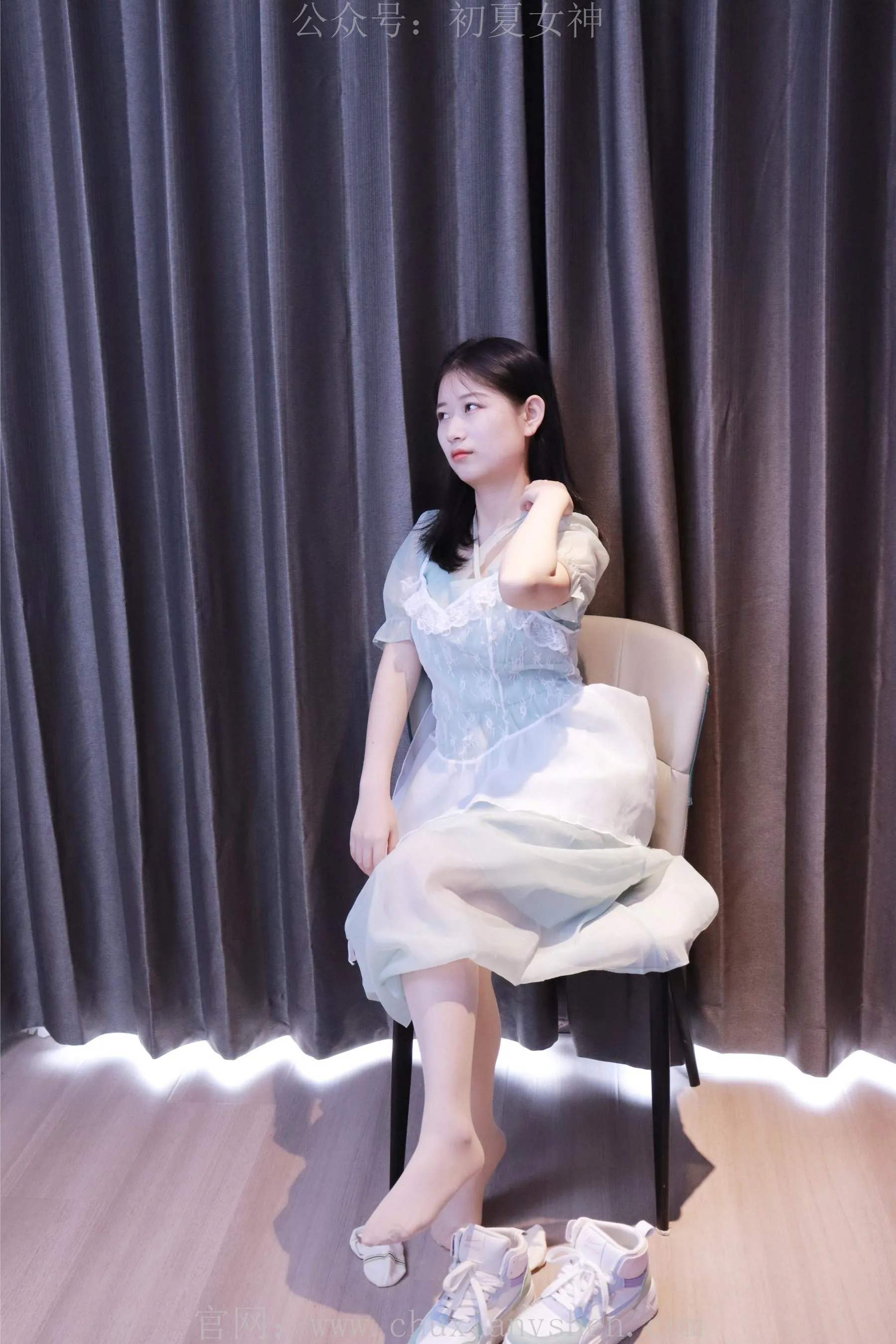 初夏女神 NO.009 念念 绿野仙踪M码连衣裙搭回力球鞋 [120P]插图7